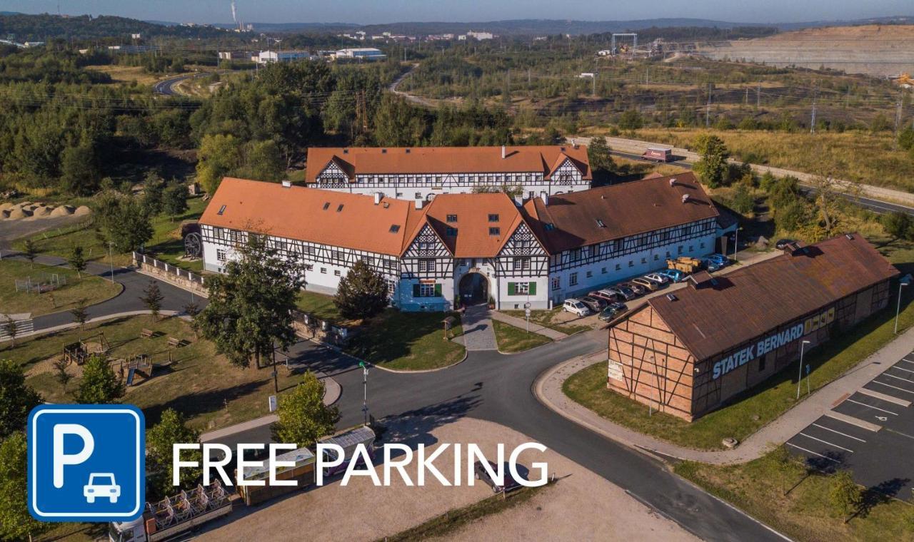 伯纳德农庄酒店 Královské Poříčí 外观 照片