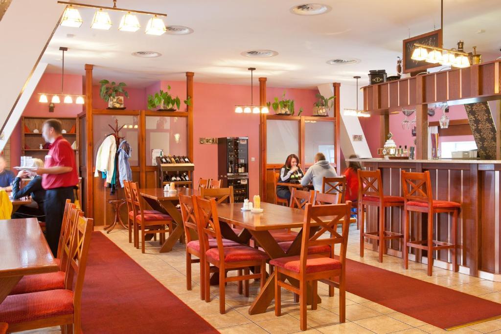 伯纳德农庄酒店 Královské Poříčí 外观 照片